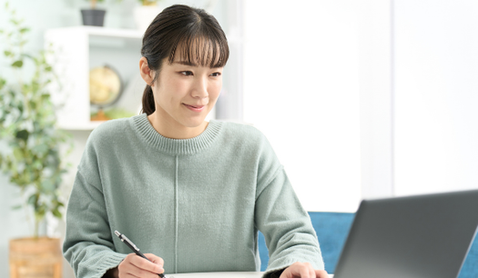 Woman on laptop doing her taxes