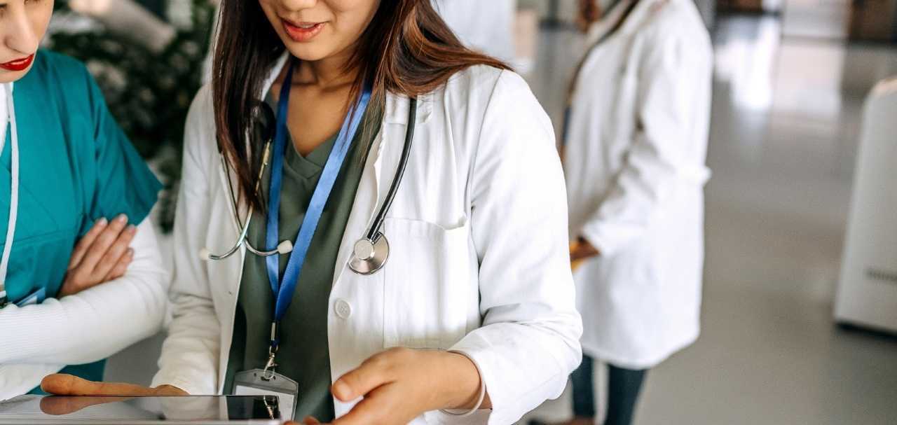 Zoomed in shot of doctor in white lab coat 