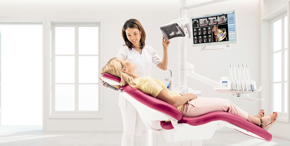 Dentist showing a patient digital scans of their teeth